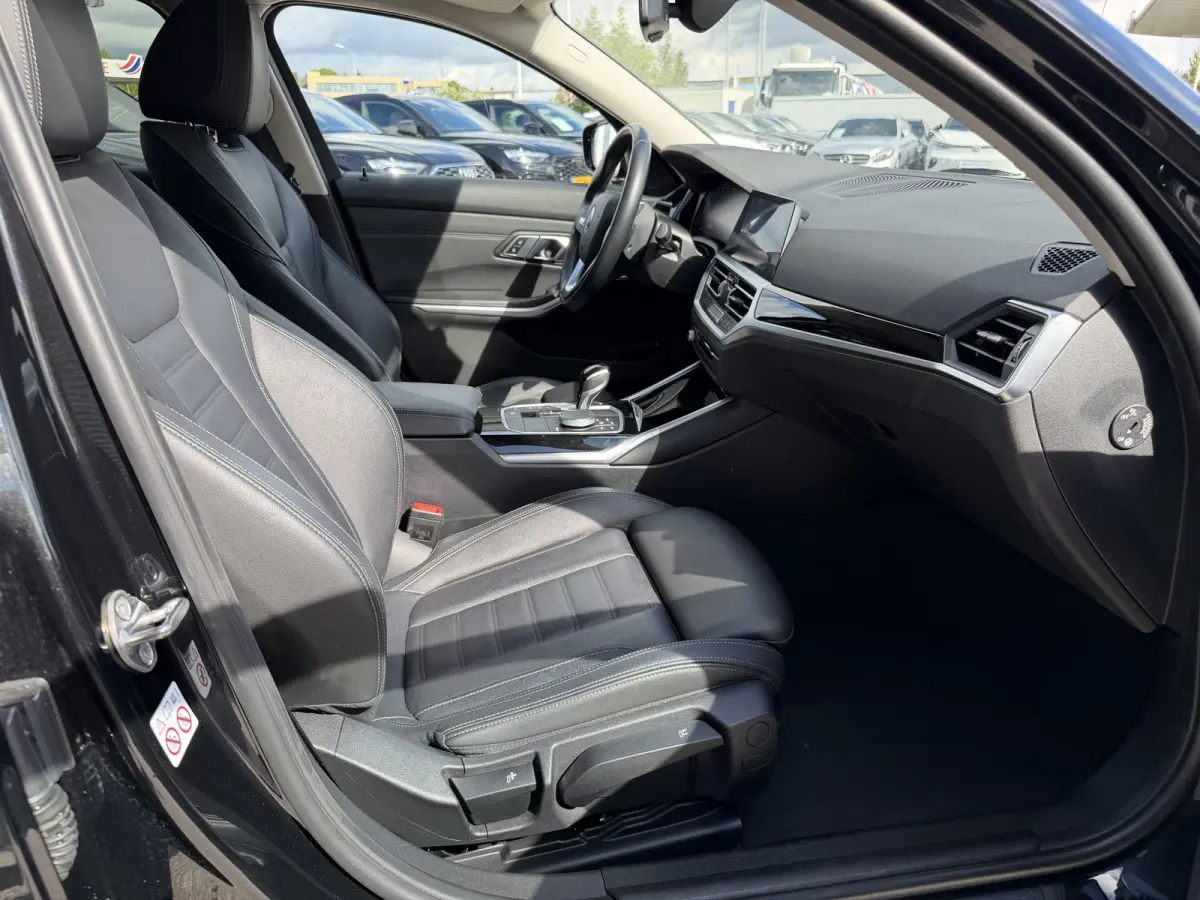 320e Business Edition Plus Sport LineLederen Sportstoelen Carplay Achteruitrijcamera Live cockpit pro