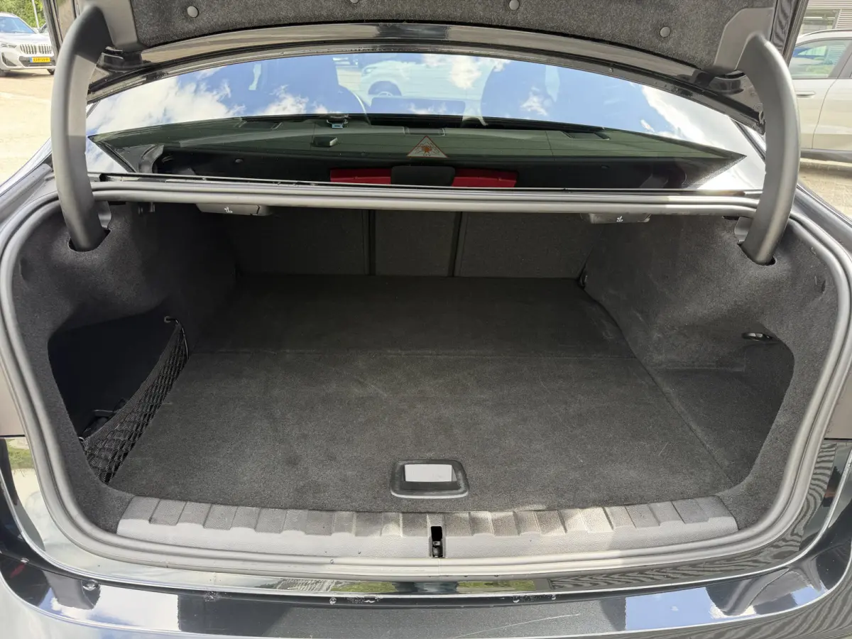 320e Business Edition Plus Sport LineLederen Sportstoelen Carplay Achteruitrijcamera Live cockpit pro