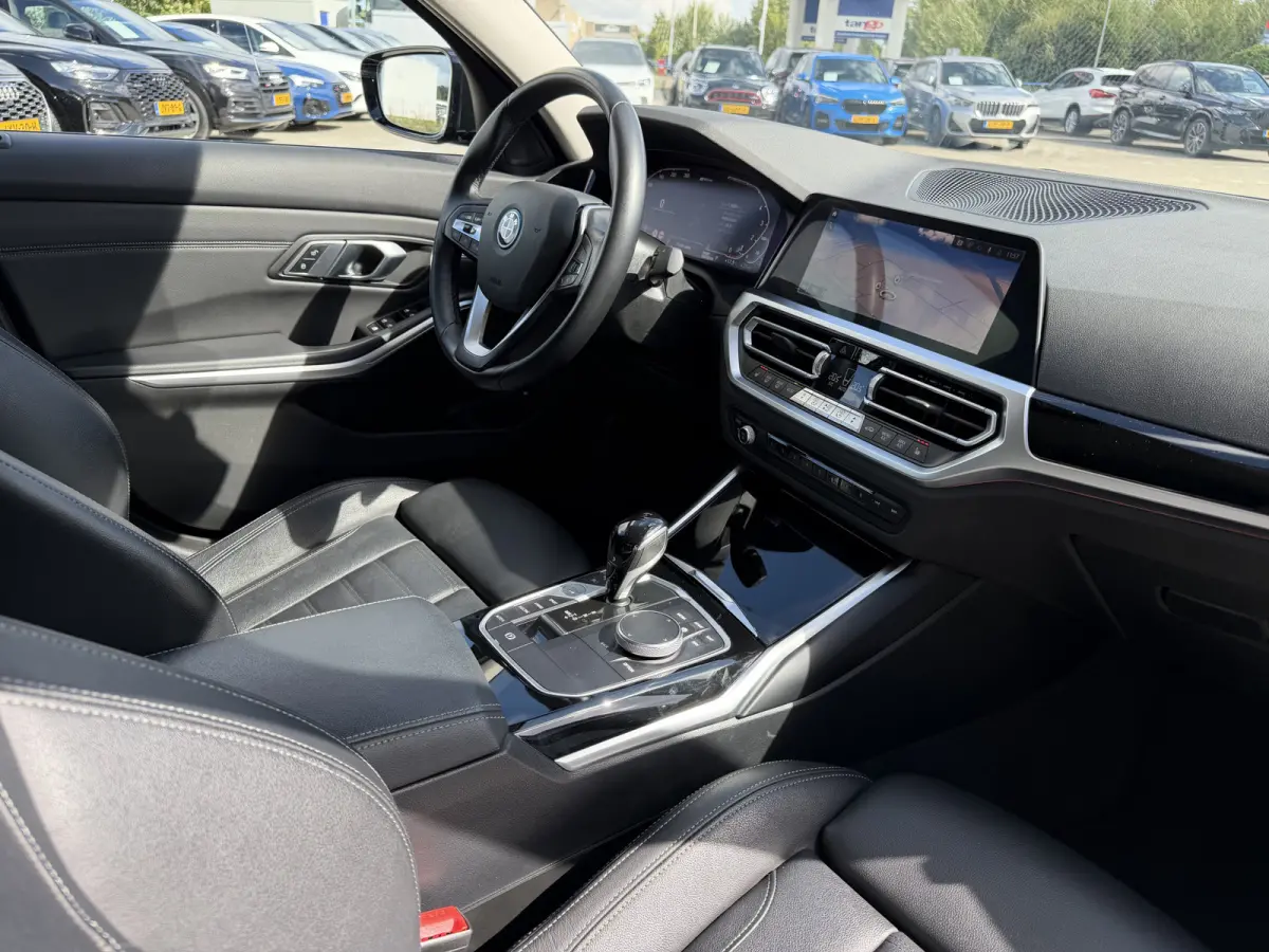 320e Business Edition Plus Sport LineLederen Sportstoelen Carplay Achteruitrijcamera Live cockpit pro