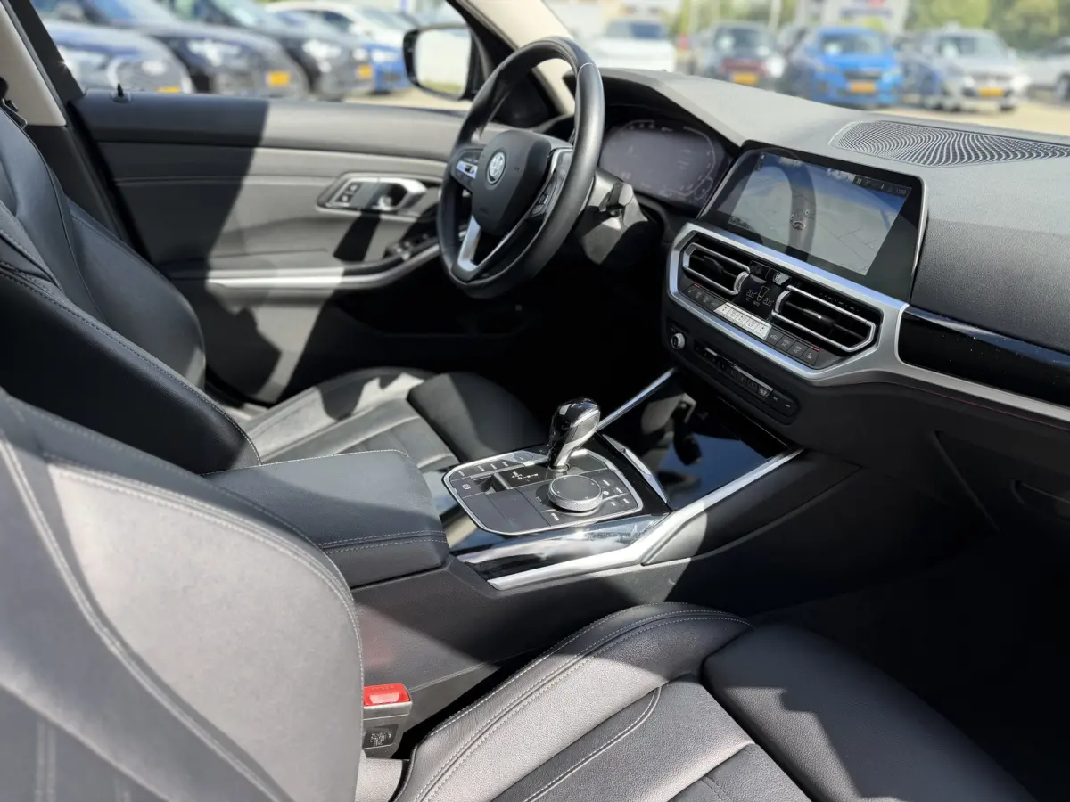 320e Business Edition Plus Sport LineLederen Sportstoelen Carplay Achteruitrijcamera Live cockpit pro