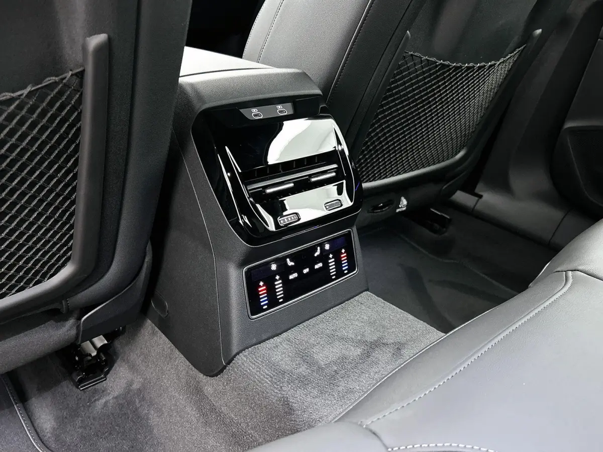 2.0 e-hybrid quattro 299 PK | S-Line | Tech plus | MMI bijrijdersscherm | Digitale sleutel | Audi virtual cockpit plus | Achterklep elektrisch | Matrix-functie |Omgeving camera's | Adaptieve