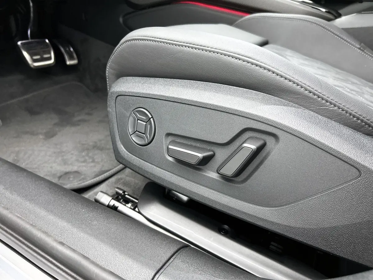 2.0 e-hybrid quattro 299 PK | S-Line | Tech plus | MMI bijrijdersscherm | Digitale sleutel | Audi virtual cockpit plus | Achterklep elektrisch | Matrix-functie |Omgeving camera's | Adaptieve