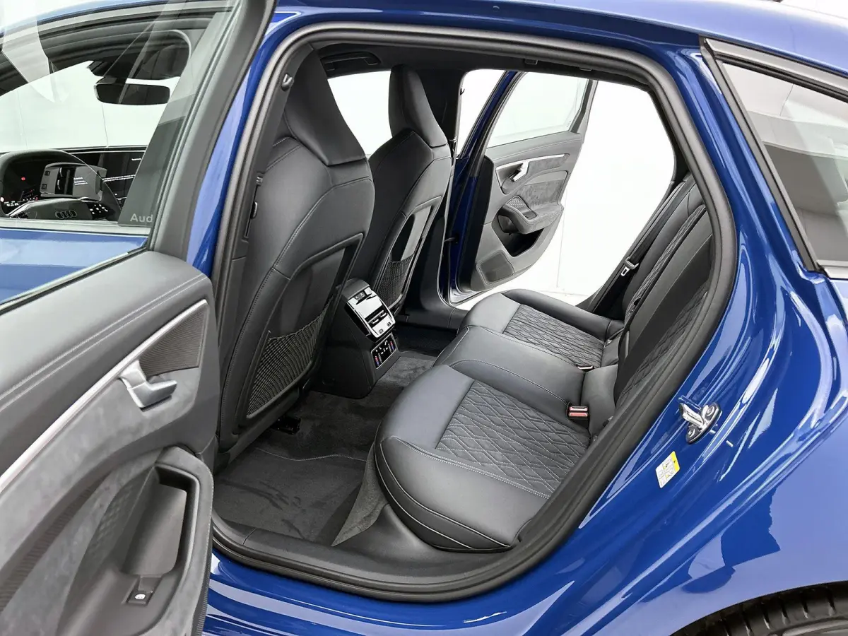 2.0 e-hybrid quattro 299 PK | S-Line | Tech plus | MMI bijrijdersscherm | Digitale sleutel | Audi virtual cockpit plus | Achterklep elektrisch | Matrix-functie |Omgeving camera's | Adaptieve