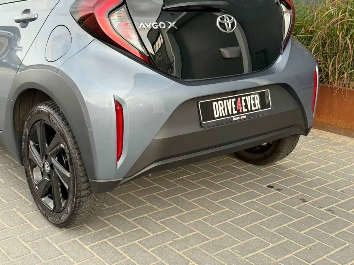 1.0 VVT-i | Automaat | Camera | LED | NAVI