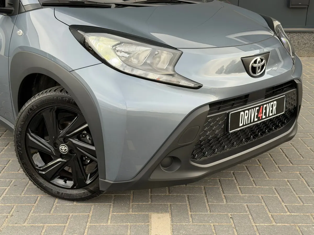 1.0 VVT-i | Automaat | Camera | LED | NAVI