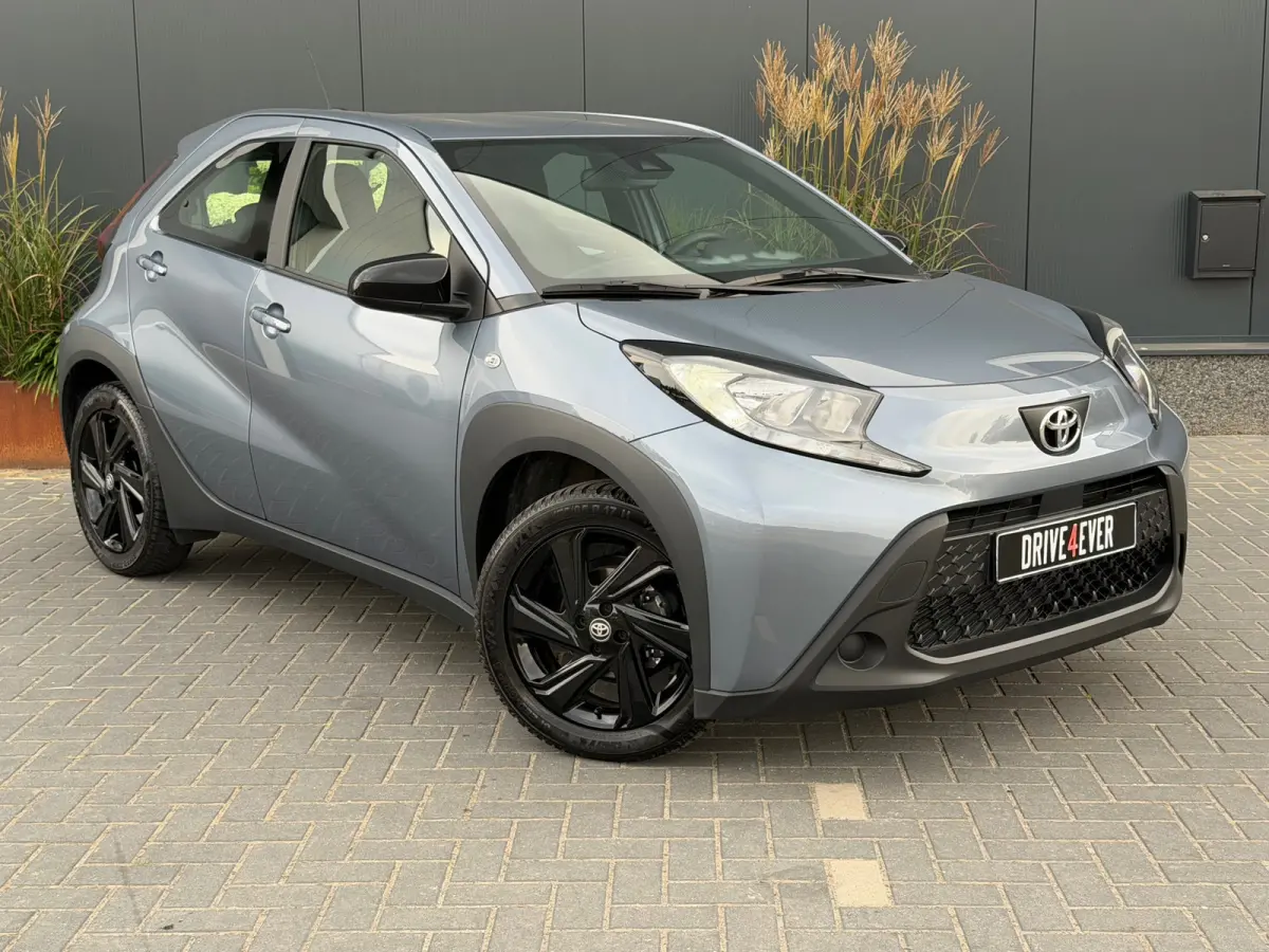 1.0 VVT-i | Automaat | Camera | LED | NAVI