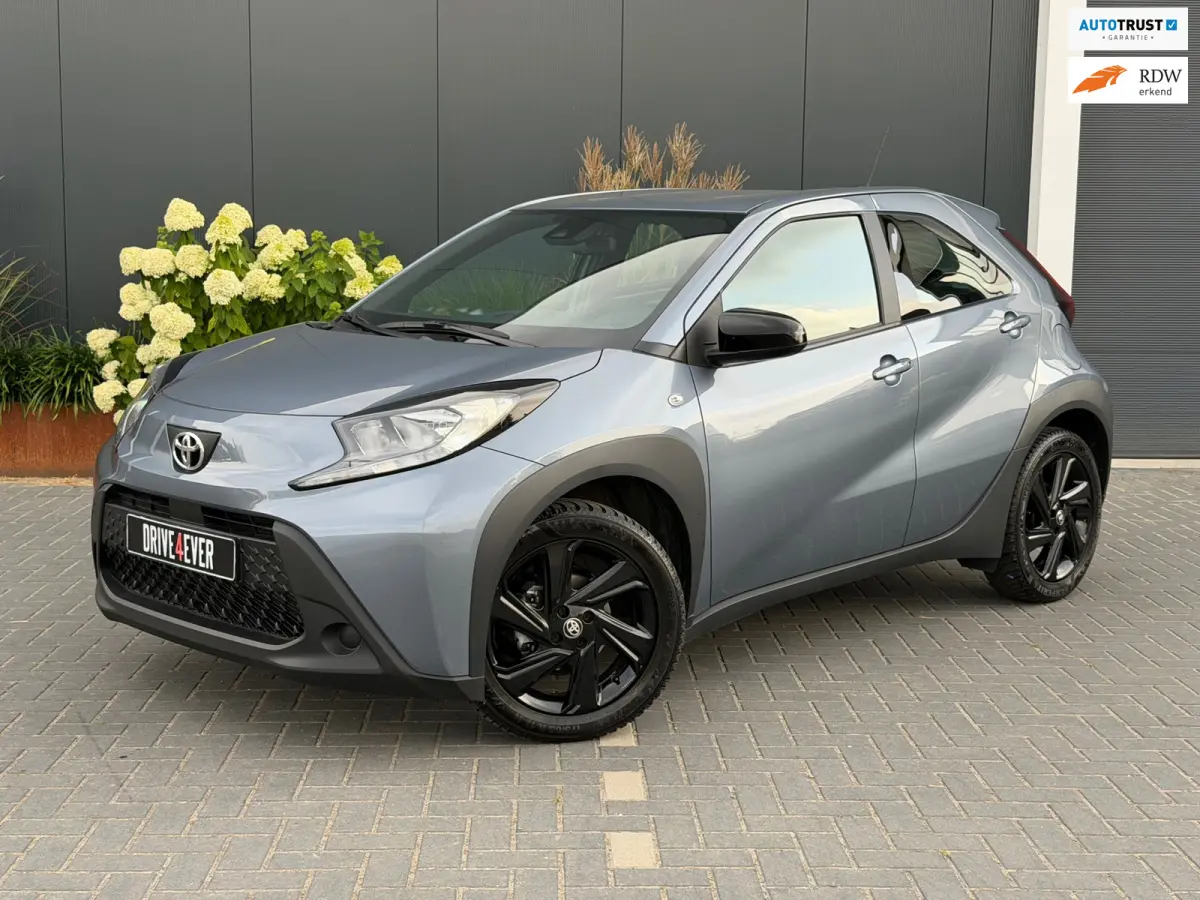 1.0 VVT-i | Automaat | Camera | LED | NAVI