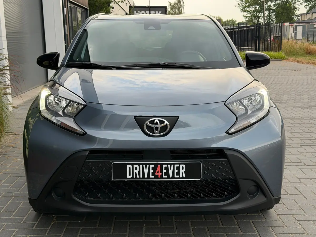 1.0 VVT-i | Automaat | Camera | LED | NAVI