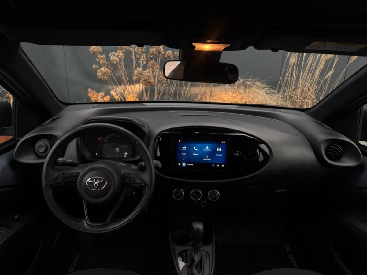 1.0 VVT-i | Automaat | Camera | LED | NAVI