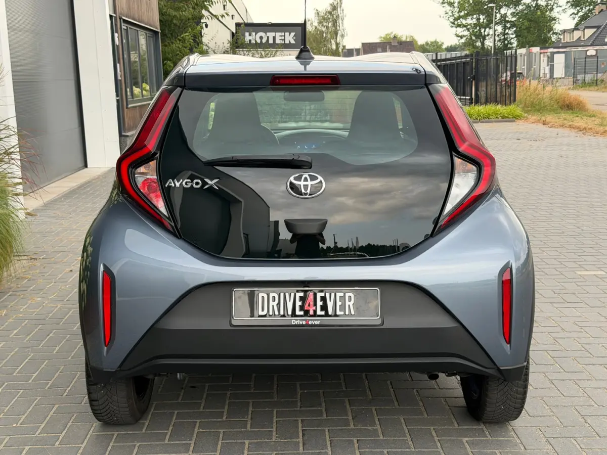 1.0 VVT-i | Automaat | Camera | LED | NAVI