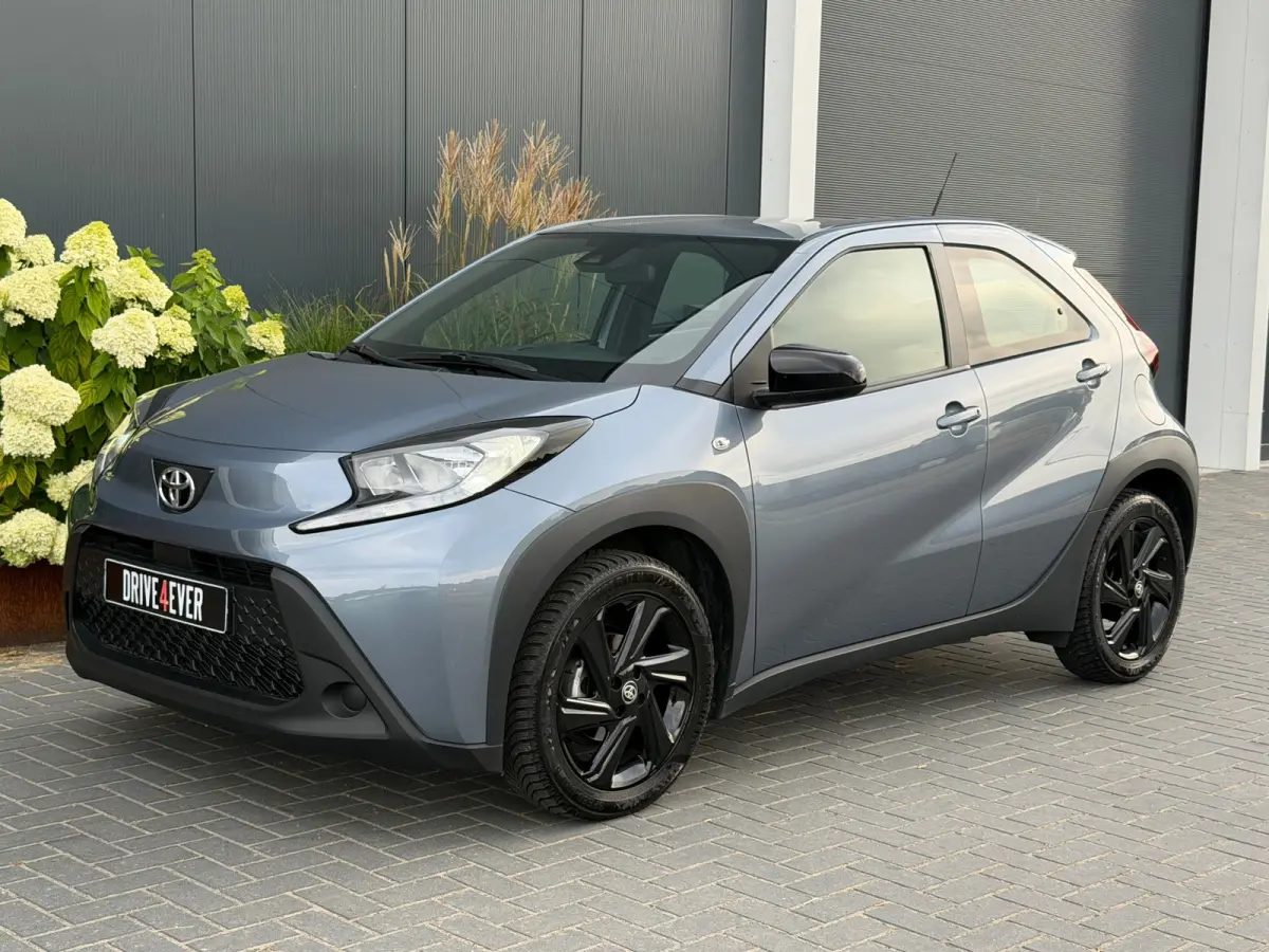 1.0 VVT-i | Automaat | Camera | LED | NAVI