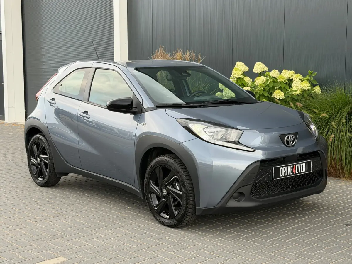 1.0 VVT-i | Automaat | Camera | LED | NAVI