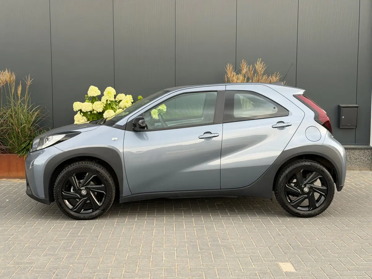 1.0 VVT-i | Automaat | Camera | LED | NAVI