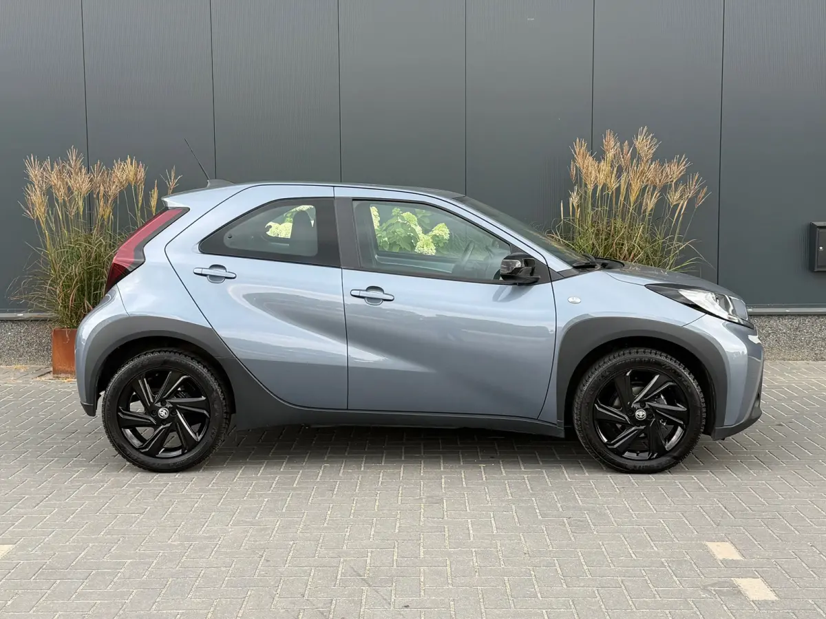 1.0 VVT-i | Automaat | Camera | LED | NAVI