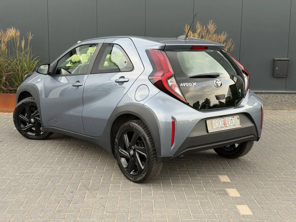 1.0 VVT-i | Automaat | Camera | LED | NAVI