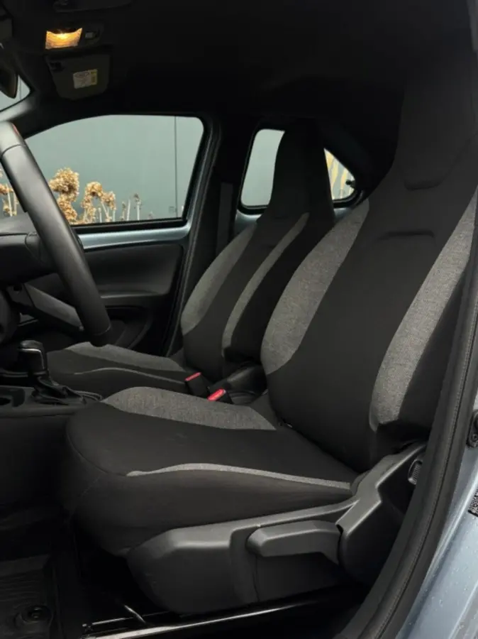 1.0 VVT-i | Automaat | Camera | LED | NAVI