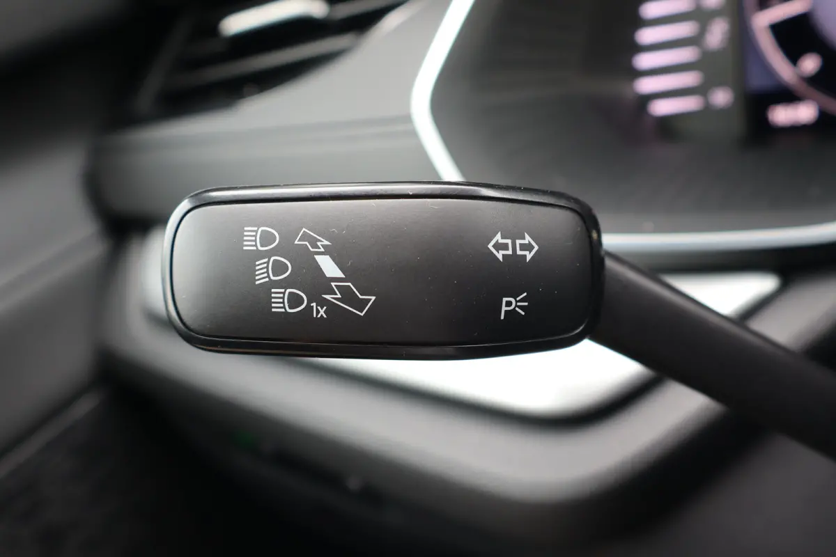 Business Edition | Achteruitrijcamera | Chromen grille | Cruise control met speedlimiter