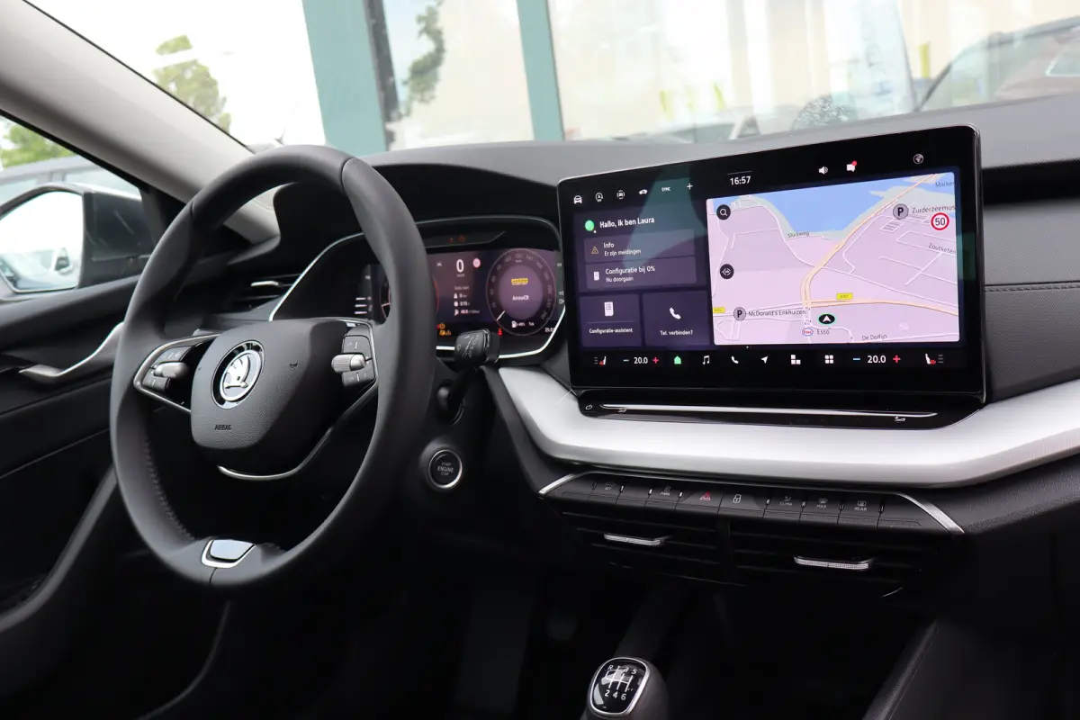 Business Edition | Achteruitrijcamera | Chromen grille | Cruise control met speedlimiter