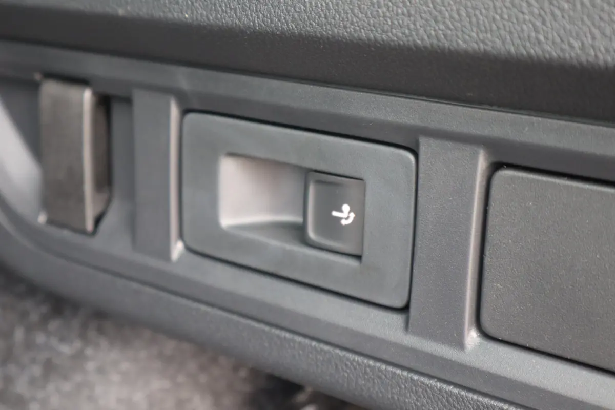 Business Edition | Achteruitrijcamera | Chromen grille | Cruise control met speedlimiter
