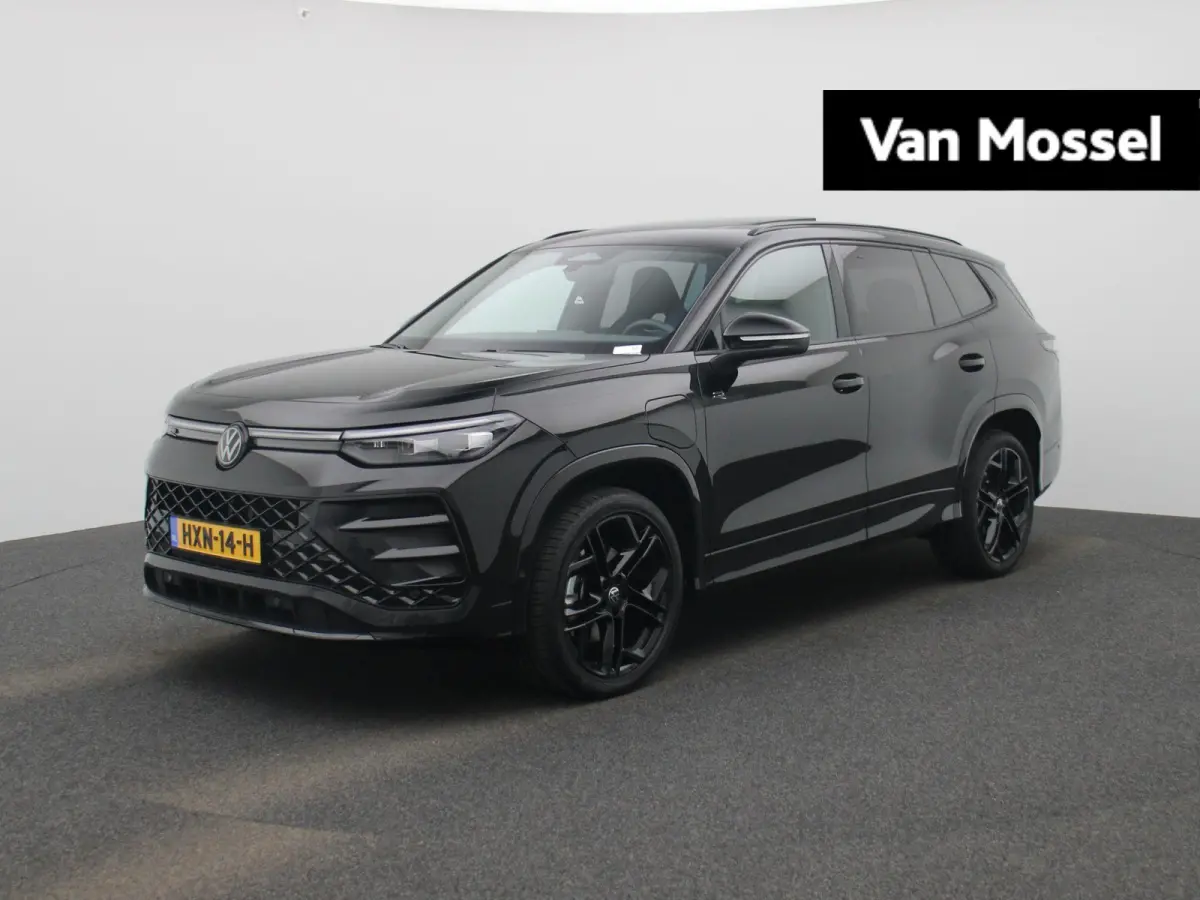 1.5 eHybrid R-Line Edition 204 PK| Origineel Nederlands | 1e Eigenaar | Panoramdak | Navigatie | Achteruitrijcamera | Achterklep Elektrisch | Stoelverwarming | Stuurwielverwarming