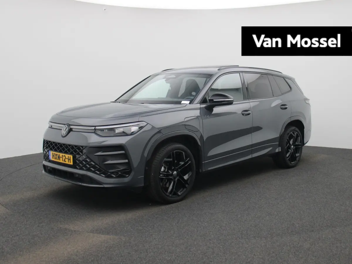1.5 eHybrid R-Line Edition 204 PK| Origineel Nederlands | 1e Eigenaar | Panoramadak | Navigatie | Stoelverwarming | Stuurwielverwarming | Achteruitrijcamera | Achterklep Elektrisch