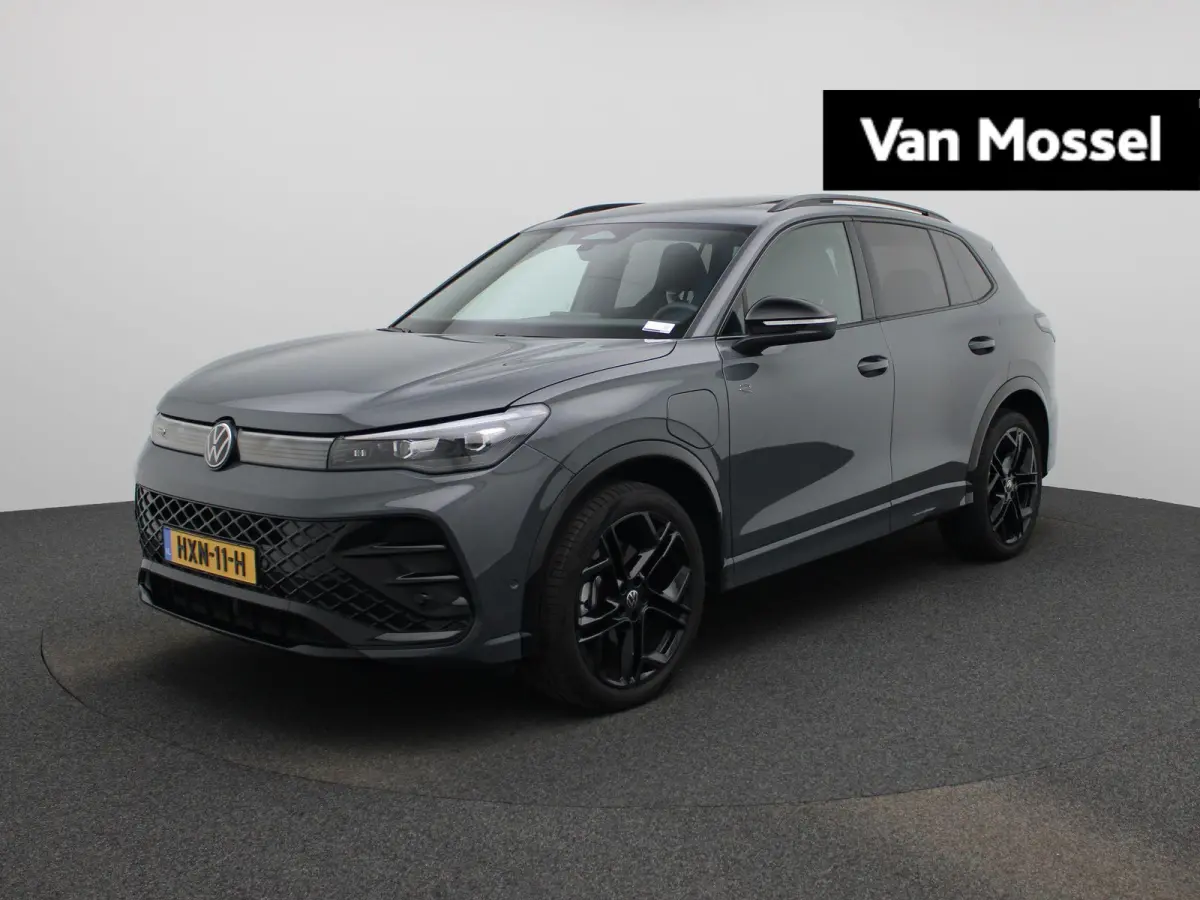 1.5 eHybrid R-Line Edition 204 PK| Origineel Nederlands | 1e Eigenaar | Panoramadak | Navigatie | Stoelverwarming | Stuurwielverwarming |
