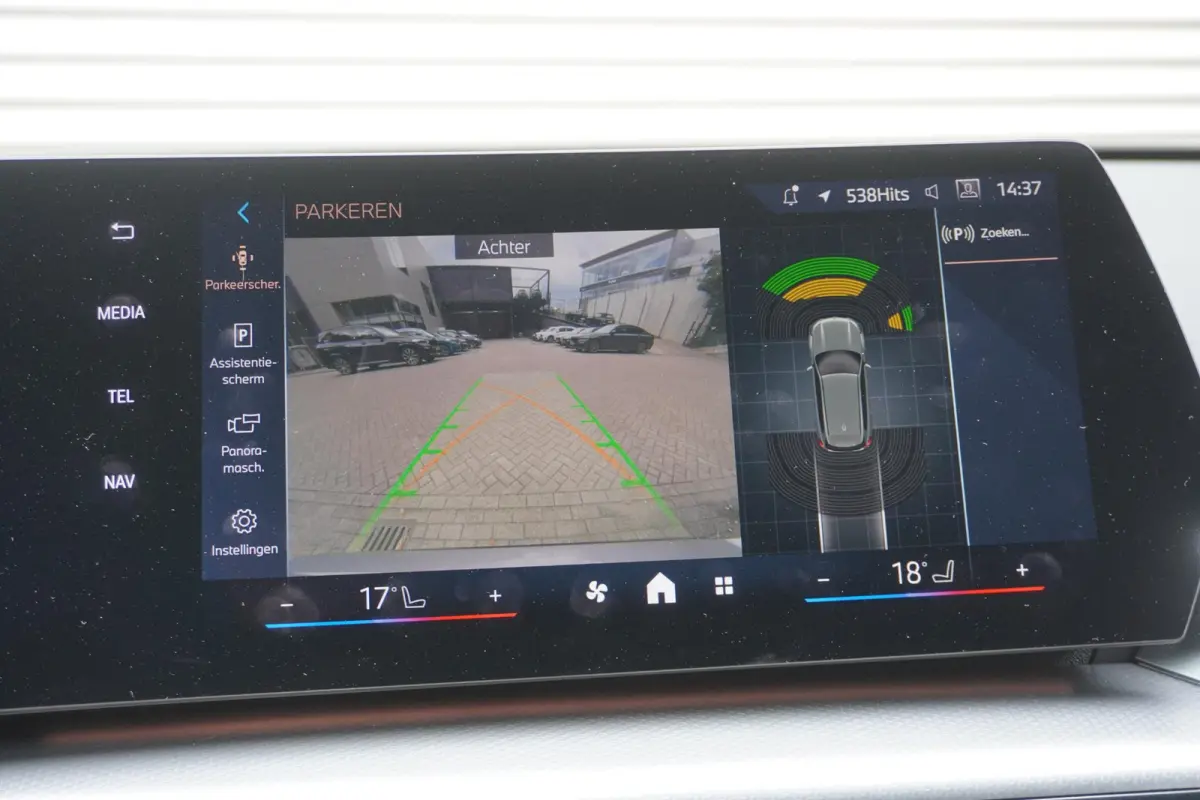 xDrive25e | M Sportpakket | Premium Pack | Driving Assistant Plus | Elektrisch verwarmde voorstoelen | Achteruitrijcamera | Comfort Access