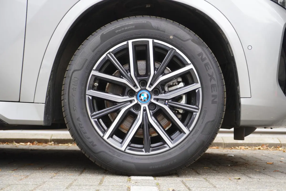 xDrive25e | M Sportpakket | Premium Pack | Driving Assistant Plus | Elektrisch verwarmde voorstoelen | Achteruitrijcamera | Comfort Access
