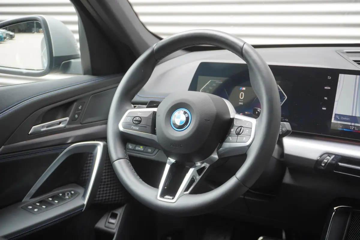 xDrive25e | M Sportpakket | Premium Pack | Driving Assistant Plus | Elektrisch verwarmde voorstoelen | Achteruitrijcamera | Comfort Access
