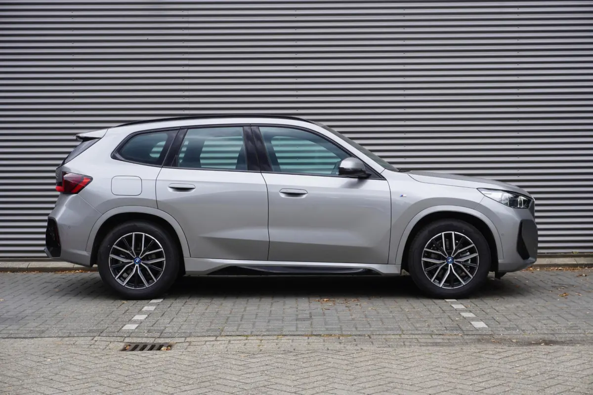 xDrive25e | M Sportpakket | Premium Pack | Driving Assistant Plus | Elektrisch verwarmde voorstoelen | Achteruitrijcamera | Comfort Access
