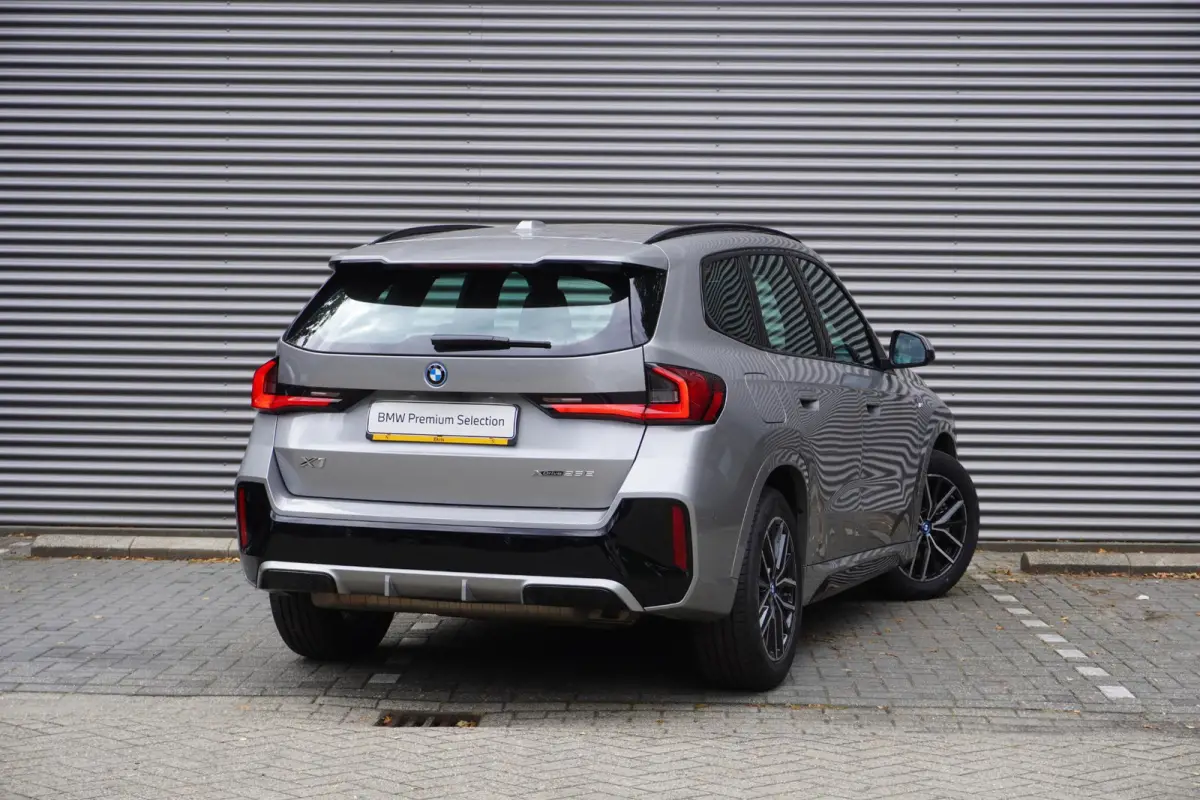 xDrive25e | M Sportpakket | Premium Pack | Driving Assistant Plus | Elektrisch verwarmde voorstoelen | Achteruitrijcamera | Comfort Access