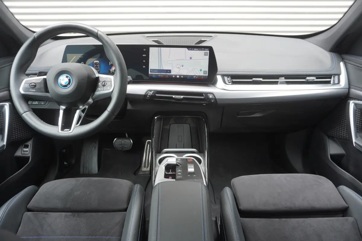 xDrive25e | M Sportpakket | Premium Pack | Driving Assistant Plus | Elektrisch verwarmde voorstoelen | Achteruitrijcamera | Comfort Access