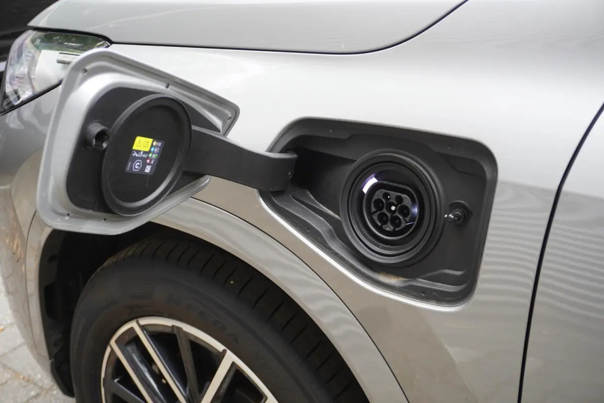 xDrive25e | M Sportpakket | Premium Pack | Driving Assistant Plus | Elektrisch verwarmde voorstoelen | Achteruitrijcamera | Comfort Access
