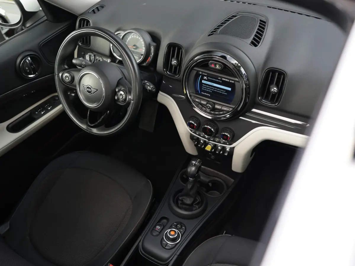 COOPER SE ALL4 / PANODAK / STOELVW / AMBIENTE / CARPLAY / 18"