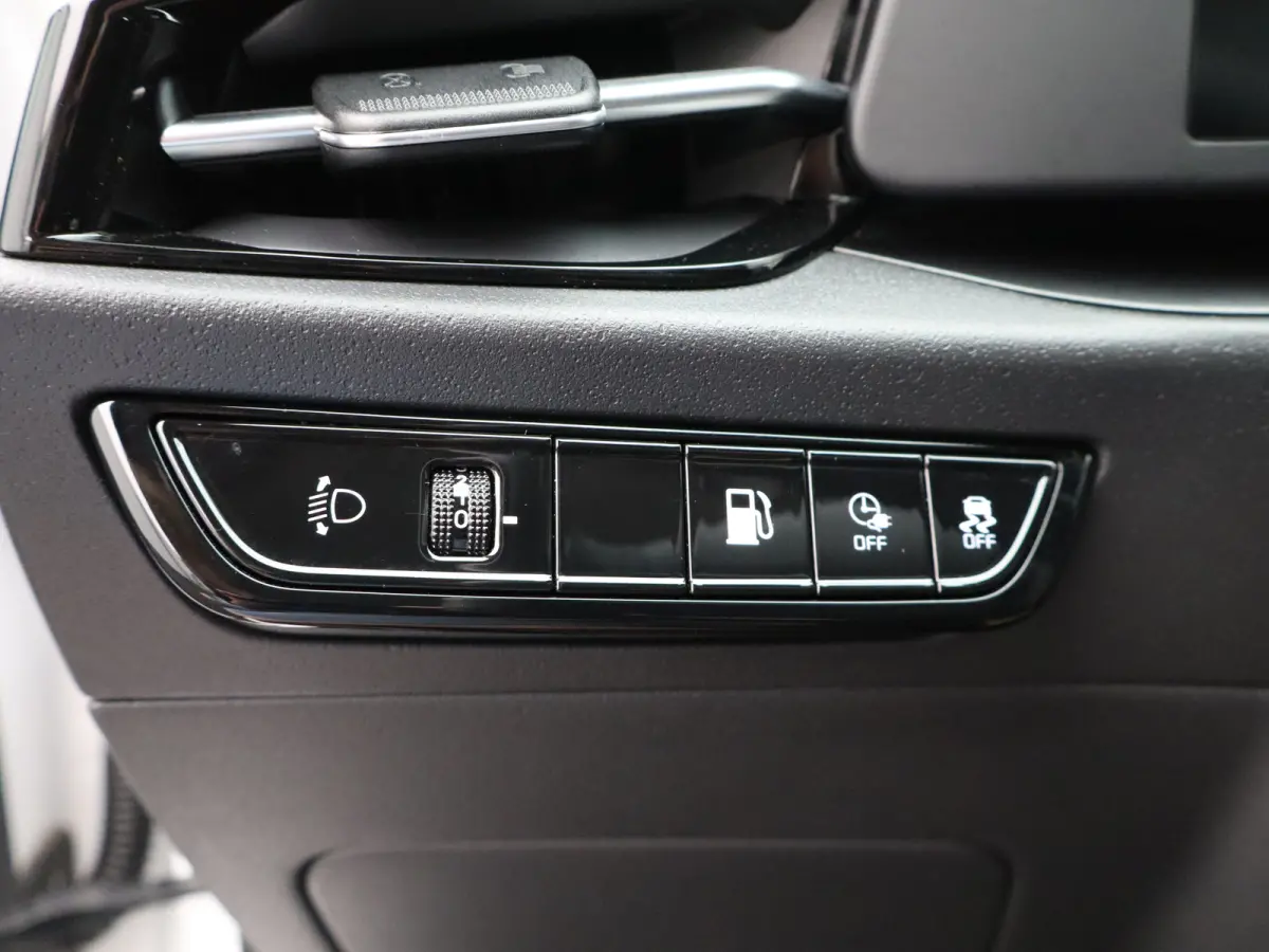 1.6 GDi PHEV DynamicLine | Stoelverwarming voor | Adaptieve Cruise Control | | Achteruitrijcamera | Airco (automatisch) | Apple Carplay/Android Auto|telefoonintegratie premium
