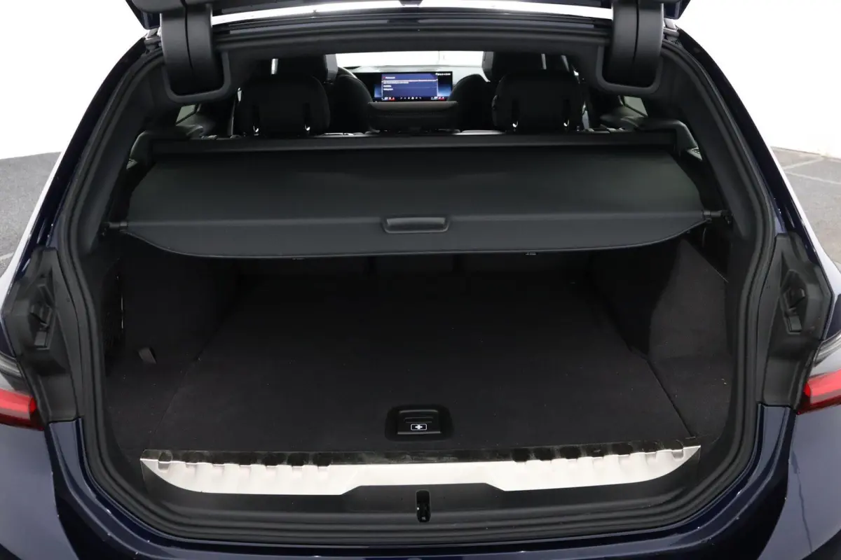 330e | SOH 100% | M Sportpakket Pro | Driving Assistant Professional | Innovation Pack | Panoramadak | Comfort Pack