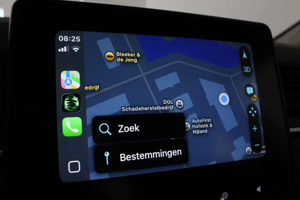 1.0 TCe 90 equilibre > Trekhaak/stoelverwarming/Navigatie via (Apple CarPlay / Android Auto)