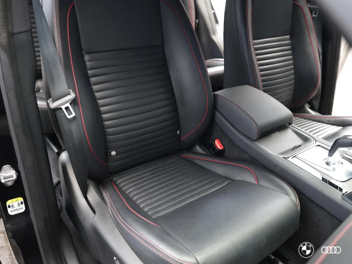 P300e R-DYNAMIC SE / MEMORY / LEDER / TREKHAAK / 20"