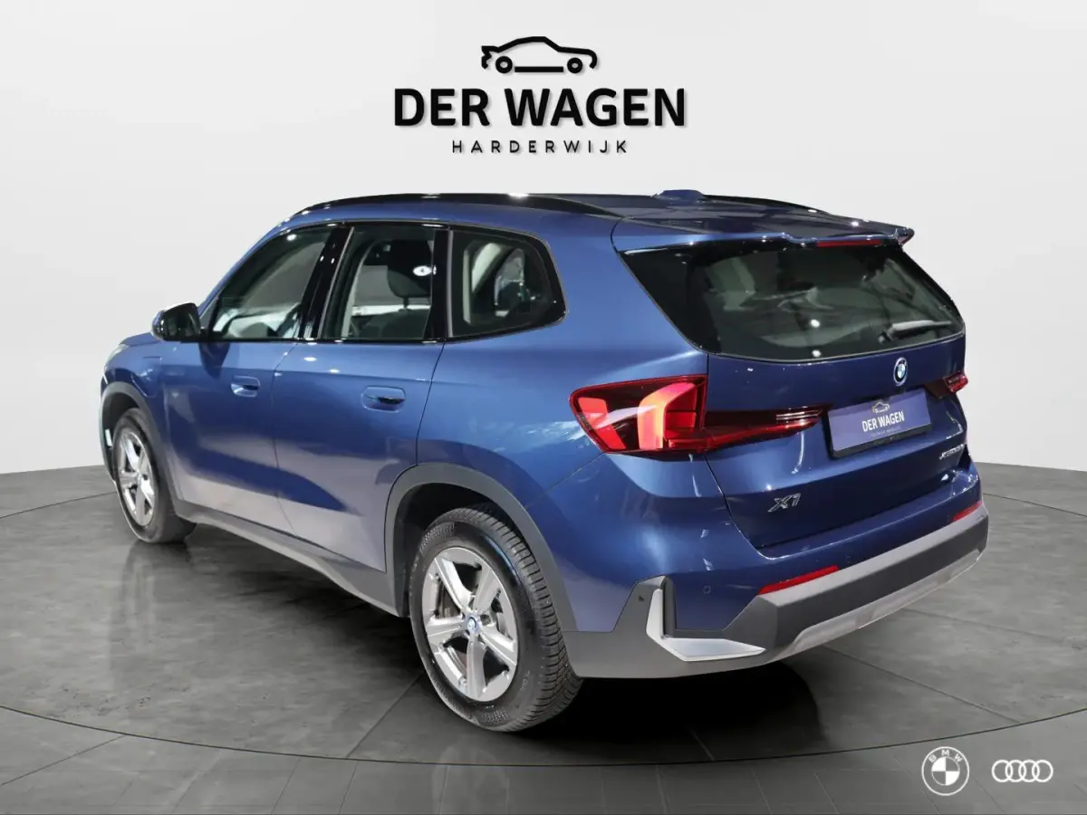 xDrive25e BUSINESS / CAMERA / TREKHAAK / CARPLAY / AMBIENTE / 18"