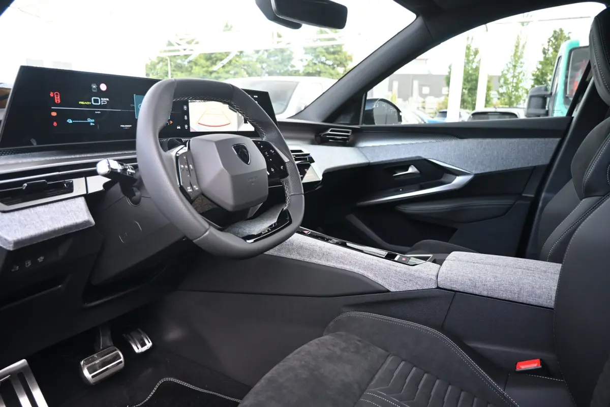GT | Adaptieve cruise control met Stop&Go functie | LED 3D-achterlichten | Pack Safety Plus