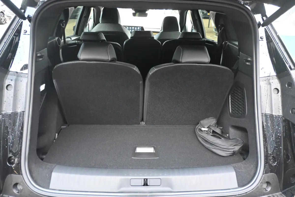 GT | Adaptieve cruise control met Stop&Go functie | LED 3D-achterlichten | Pack Safety Plus