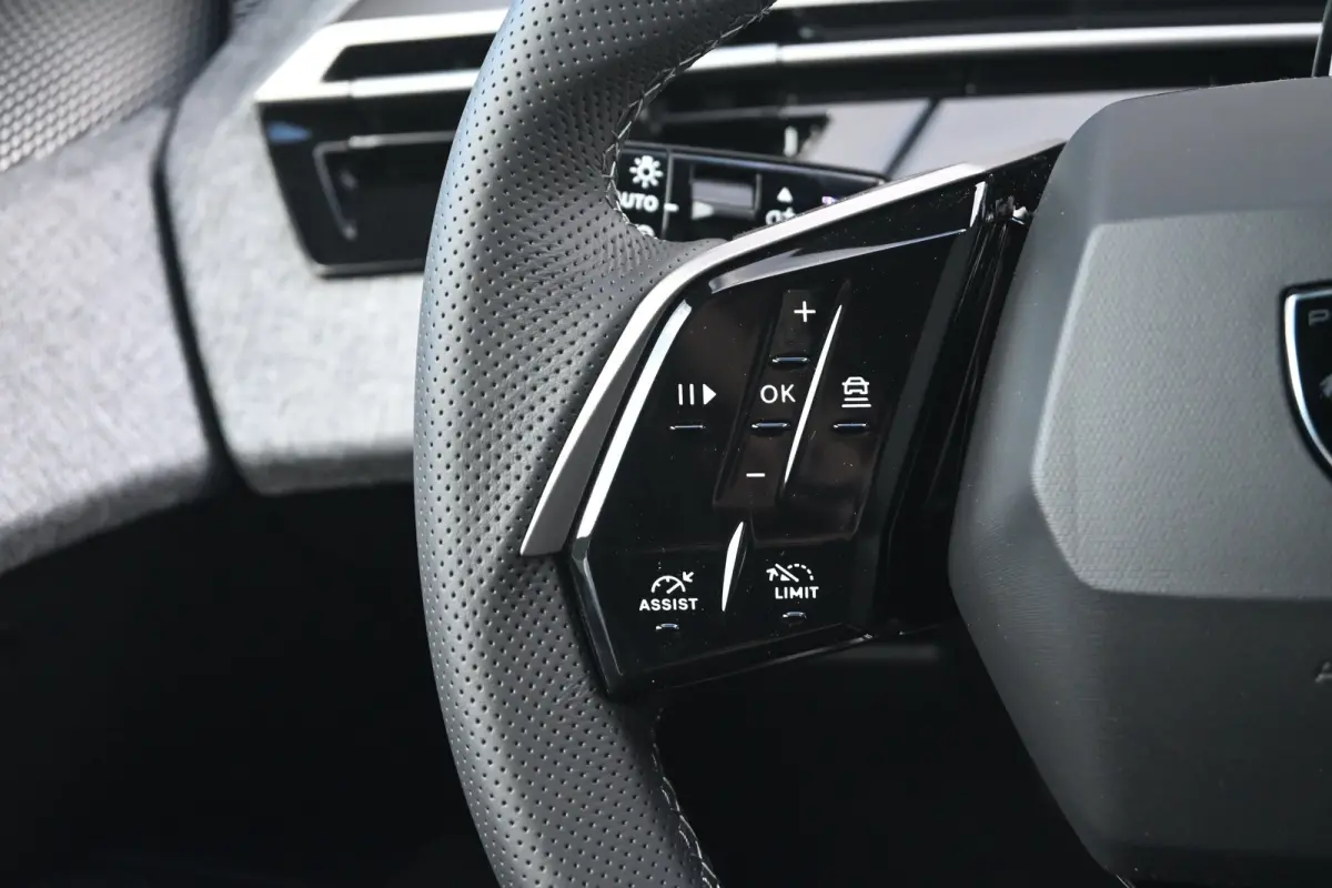 GT | Adaptieve cruise control met Stop&Go functie | LED 3D-achterlichten | Pack Safety Plus