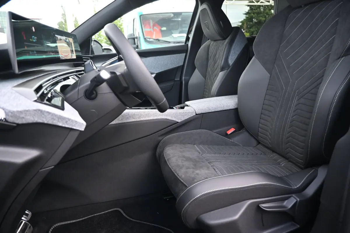 GT | Adaptieve cruise control met Stop&Go functie | LED 3D-achterlichten | Pack Safety Plus