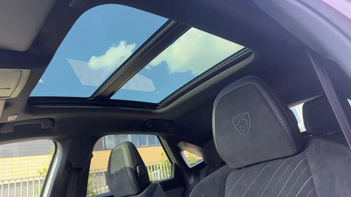 GT | Adaptieve cruise control met Stop&Go functie | Elektrische parkeerrem | Extra getinte achterste zijruiten en achterruit