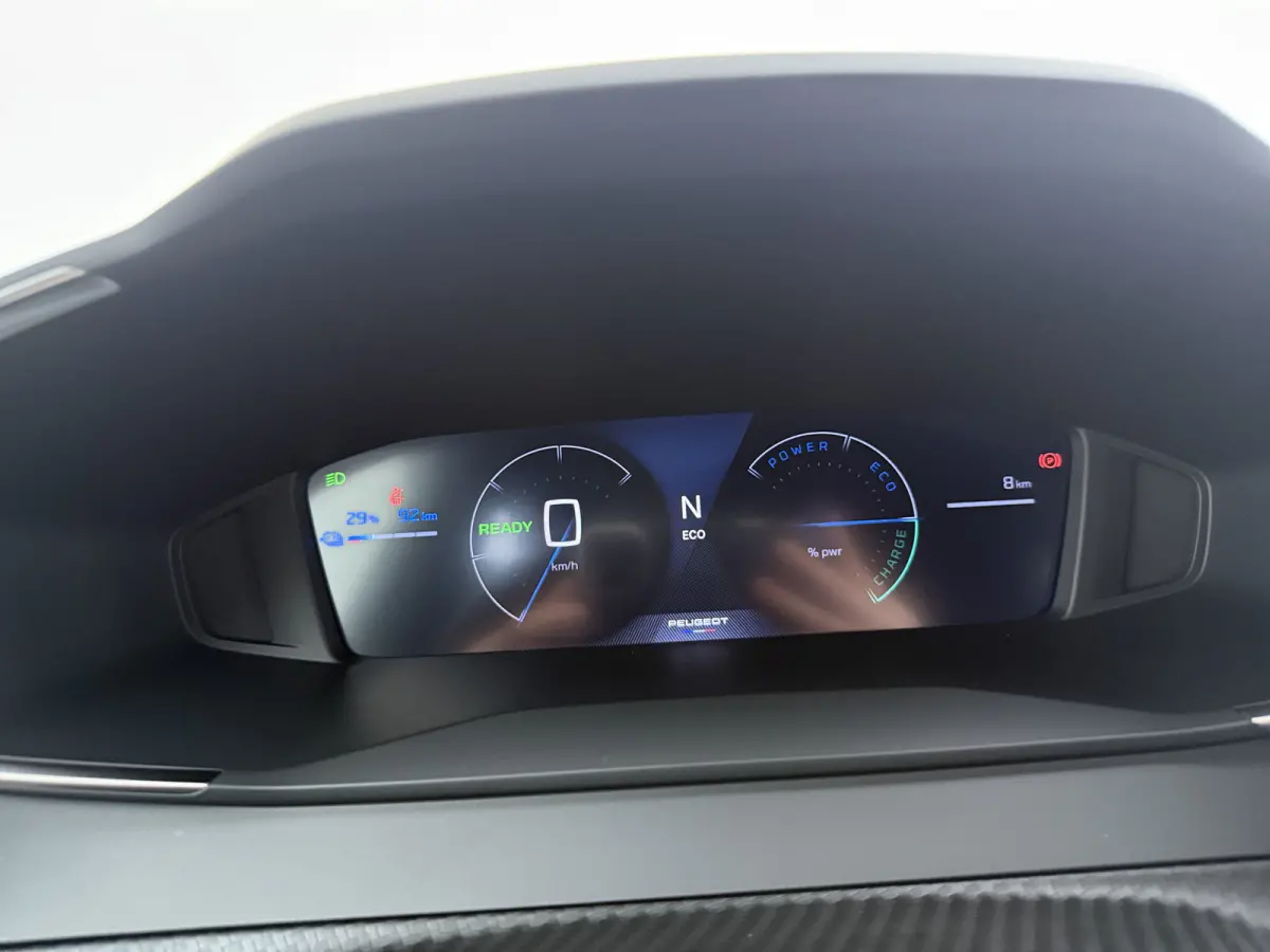 Allure | Active Safety Brake met camera en radar (automatisch noodremsysteem) met Distance Alert (waarschuwing dreigende aanrijding) | Advanced Active Safety Brake met camera en radar | Clim