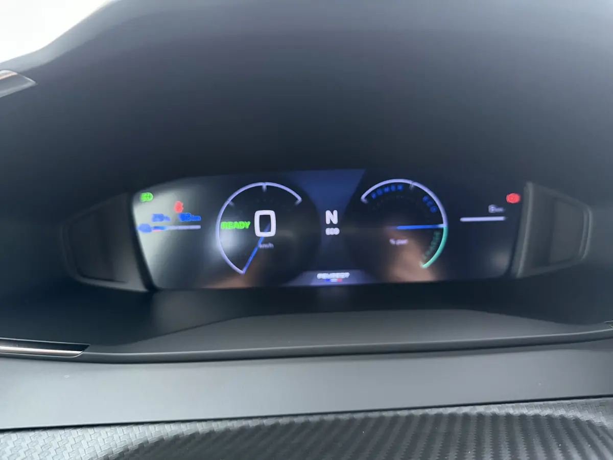 Allure | Active Safety Brake met camera en radar (automatisch noodremsysteem) met Distance Alert (waarschuwing dreigende aanrijding) | Advanced Active Safety Brake met camera en radar | Clim