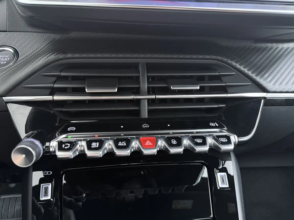 Allure | Active Safety Brake met camera en radar (automatisch noodremsysteem) met Distance Alert (waarschuwing dreigende aanrijding) | Advanced Active Safety Brake met camera en radar | Clim