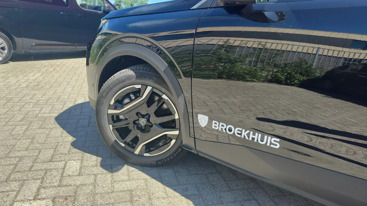 Allure | Elektrische parkeerrem | Extra getinte achterste zijruiten en achterruit
