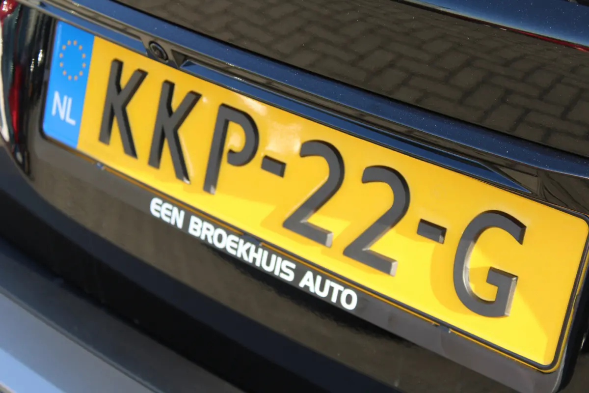 Business | Climate Control | Dashboard in zacht materiaal met carboneffect en hoogglans zwarte sierstrip | Extra getinte achterste zijruiten en achterruit