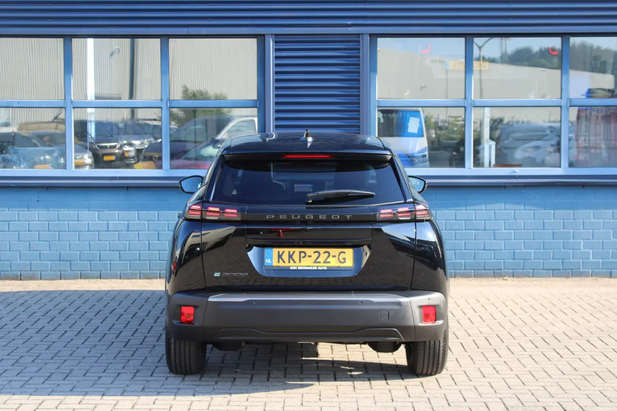 Business | Climate Control | Dashboard in zacht materiaal met carboneffect en hoogglans zwarte sierstrip | Extra getinte achterste zijruiten en achterruit